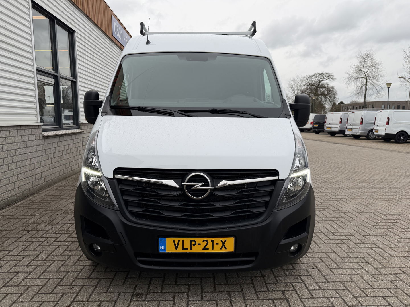 Opel Movano 2.3 Turbo 150pk L2H2 / vaste prijs rijklaar € 17.950 ex btw / lease vanaf € 302 / euro 6 / bpm vrij / airco / cruise / camera / imperial + trap / trekhaak 2500 kg !
