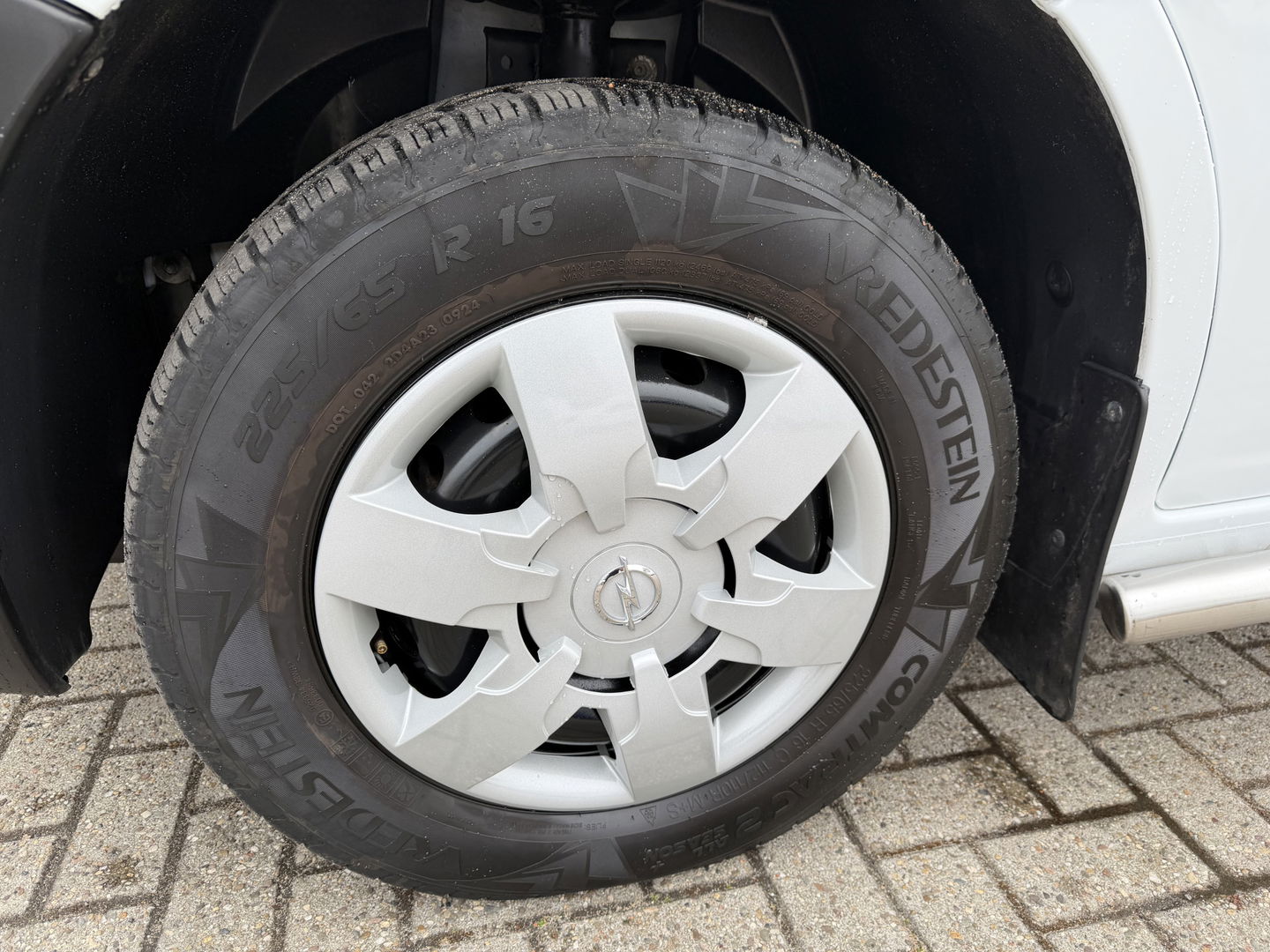 Opel Movano 2.3 Turbo 150pk L2H2 / vaste prijs rijklaar € 17.950 ex btw / lease vanaf € 302 / euro 6 / bpm vrij / airco / cruise / camera / imperial + trap / trekhaak 2500 kg !