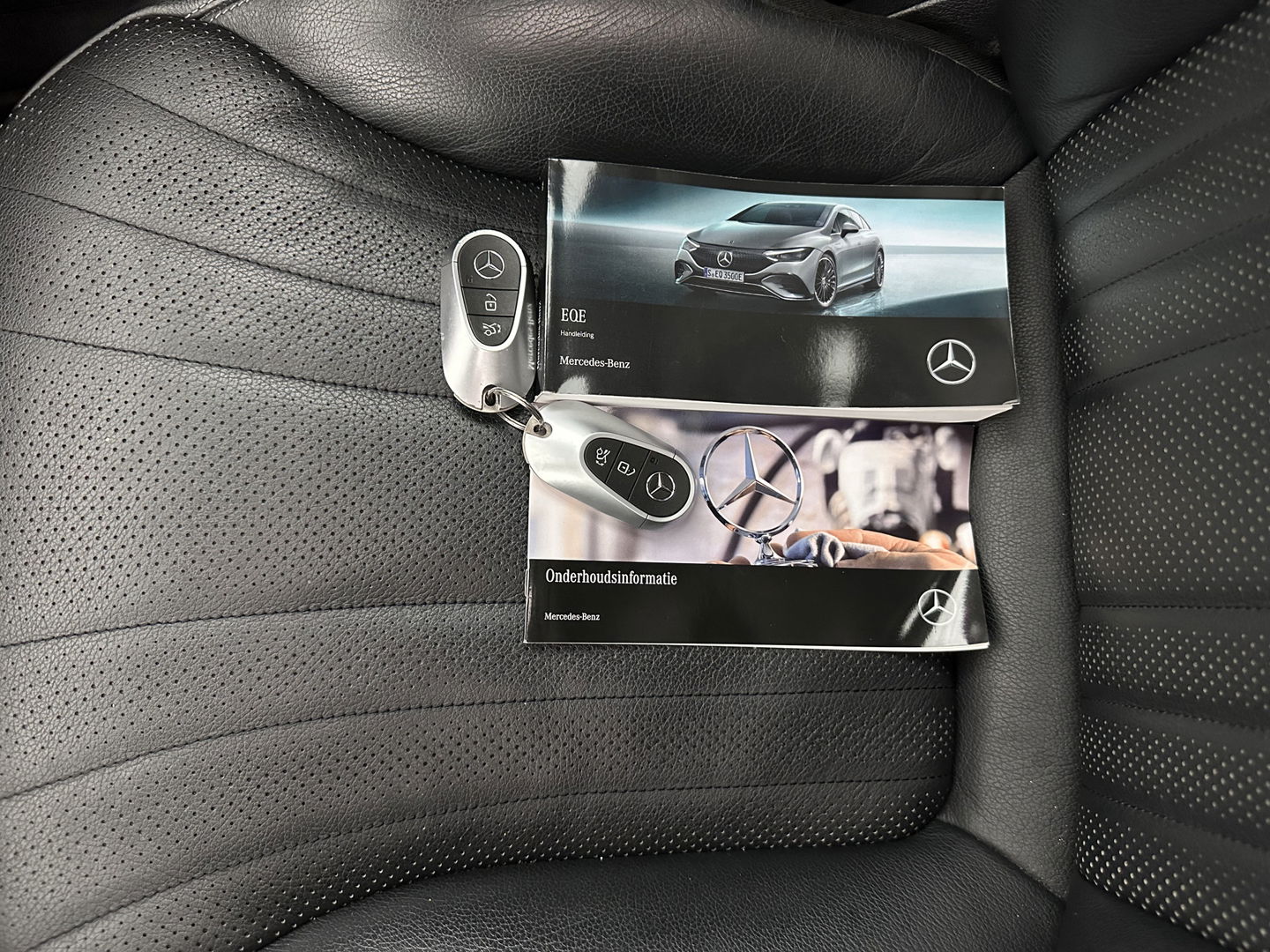 Mercedes-Benz EQE 300 Luxury Line 89 kWh [ 3-Fase-22kW ] {SOH-94%} (INCL-BTW) Aut. *PANO | FULL-LED | CRUISE | MEMORY-PACK | TOPVIEW | WIDESCREEN | BURMESTER | NAVI-FULLMAP | DAB | COMFORT-SEATS | ECC | SHIFTPADDLES | CAMERA | PDC | PRIVACYGLASS | ...