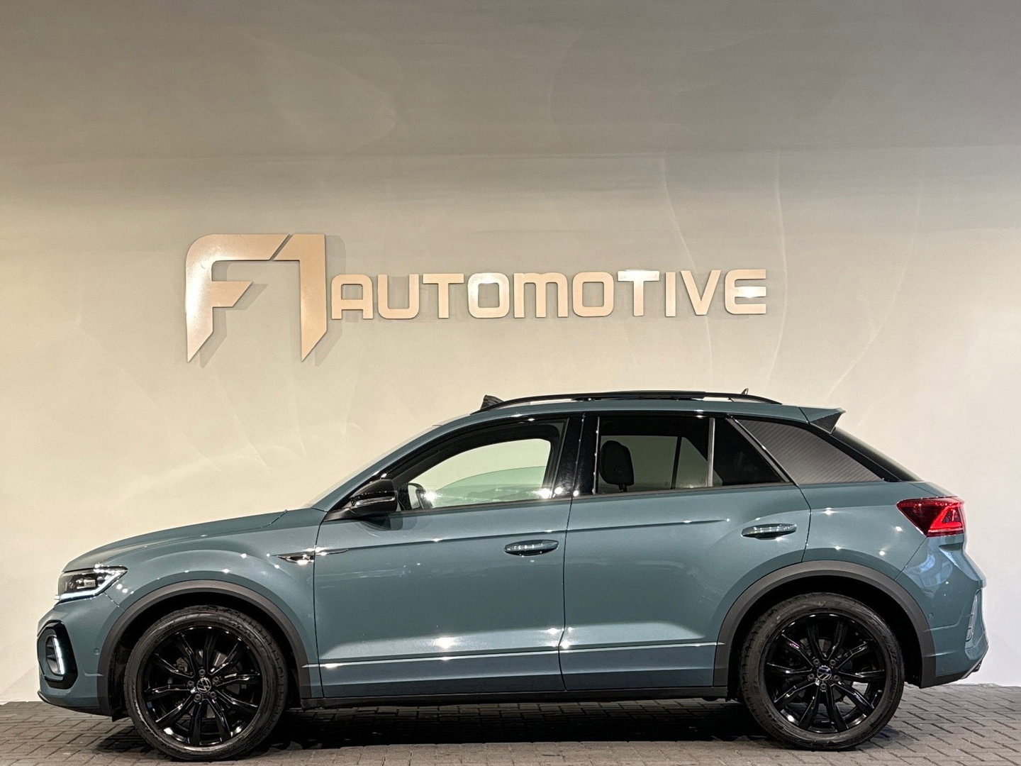 Volkswagen T-Roc 1.5 TSI R-Line Business+ Pano|IQ|Keyles|Cam