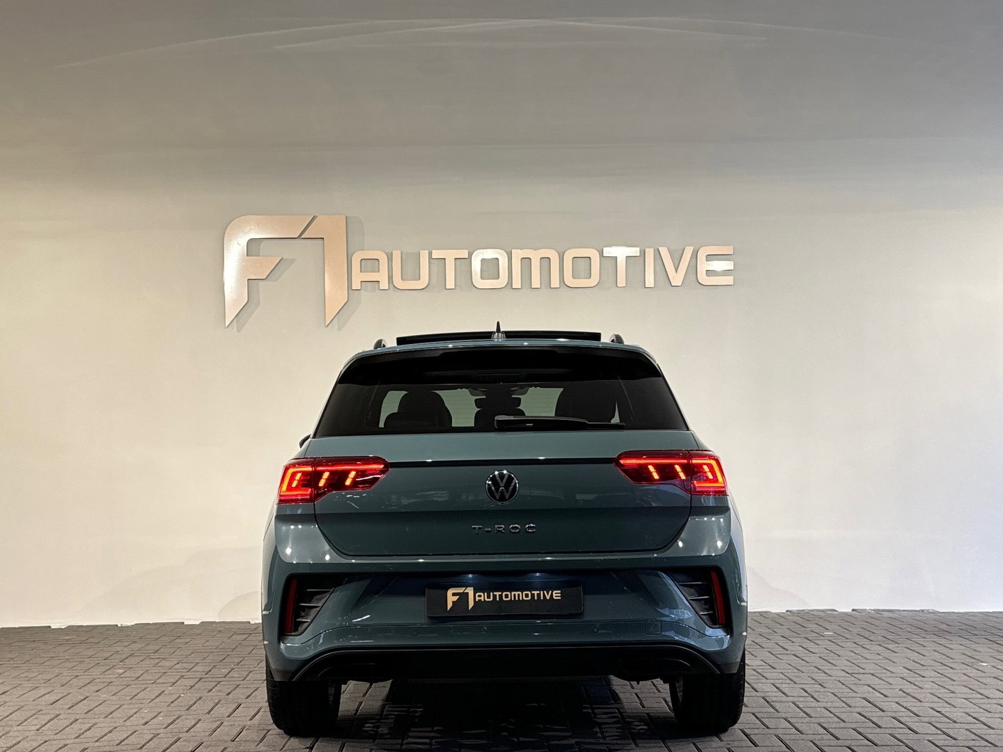 Volkswagen T-Roc 1.5 TSI R-Line Business+ Pano|IQ|Keyles|Cam