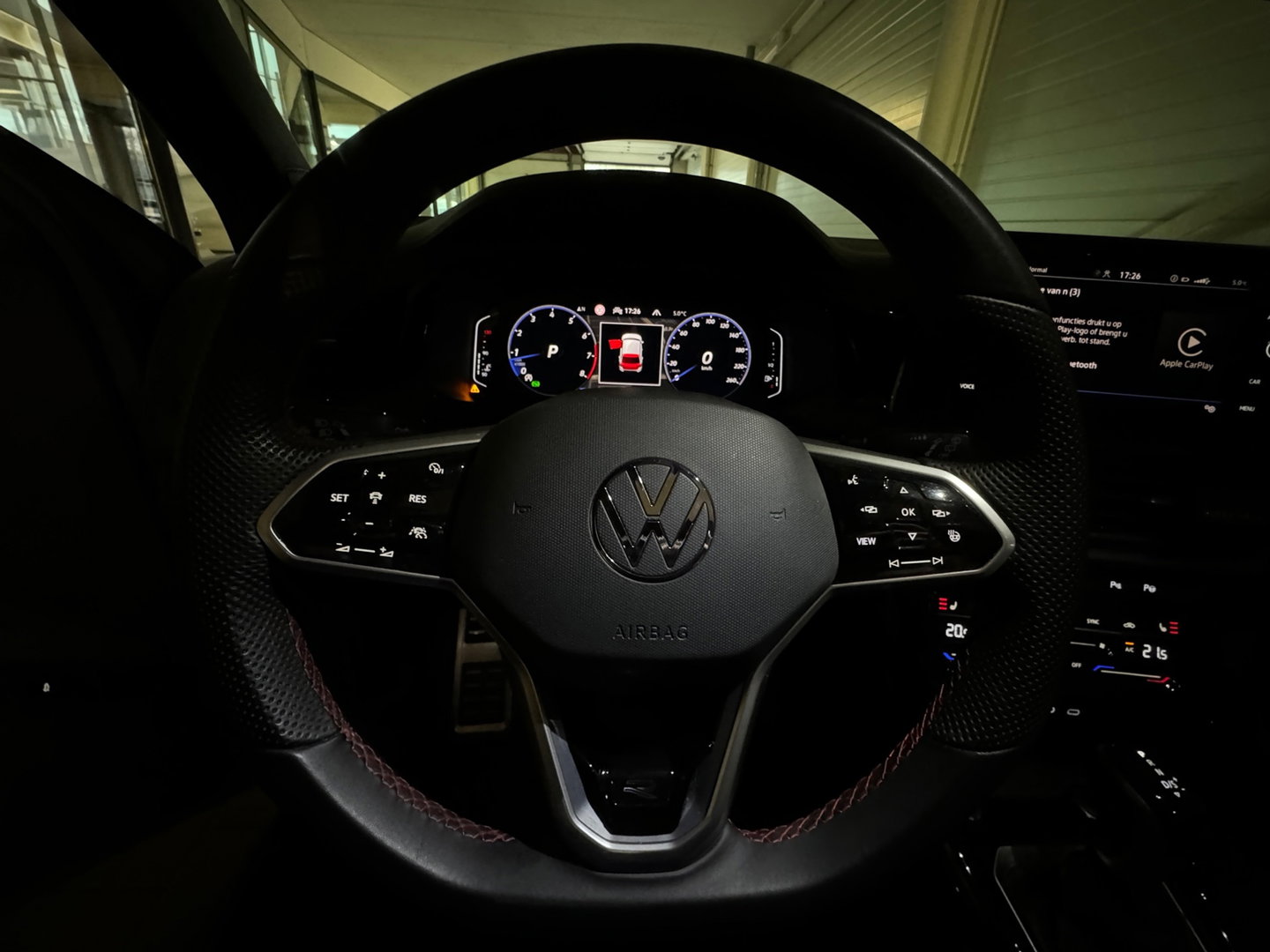 Volkswagen T-Roc 1.5 TSI R-Line Business+ Pano|IQ|Keyles|Cam