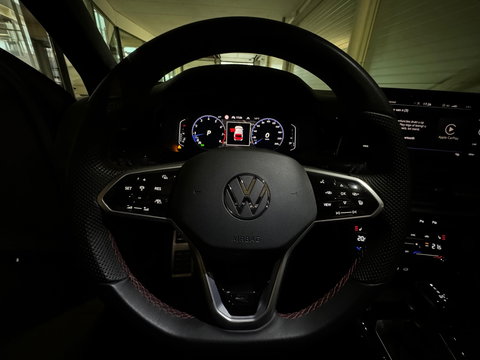 Volkswagen T-Roc 1.5 TSI R-Line Business+ Pano|IQ|Keyles|Cam