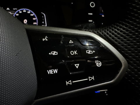 Volkswagen T-Roc 1.5 TSI R-Line Business+ Pano|IQ|Keyles|Cam