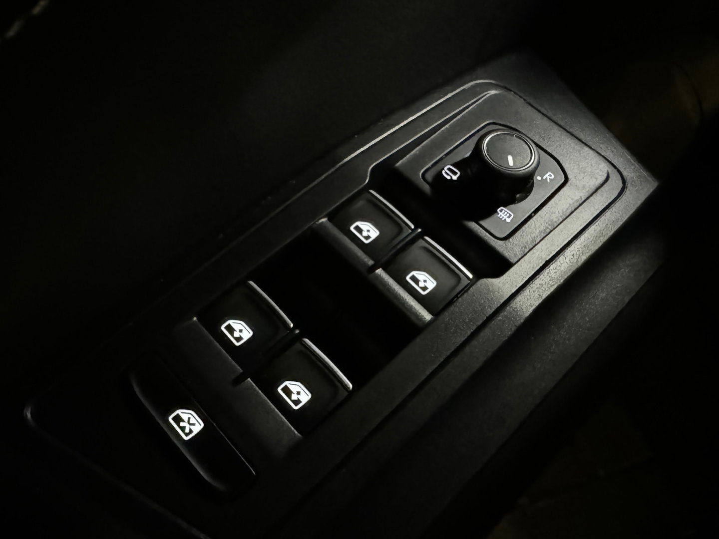 Volkswagen T-Roc 1.5 TSI R-Line Business+ Pano|IQ|Keyles|Cam