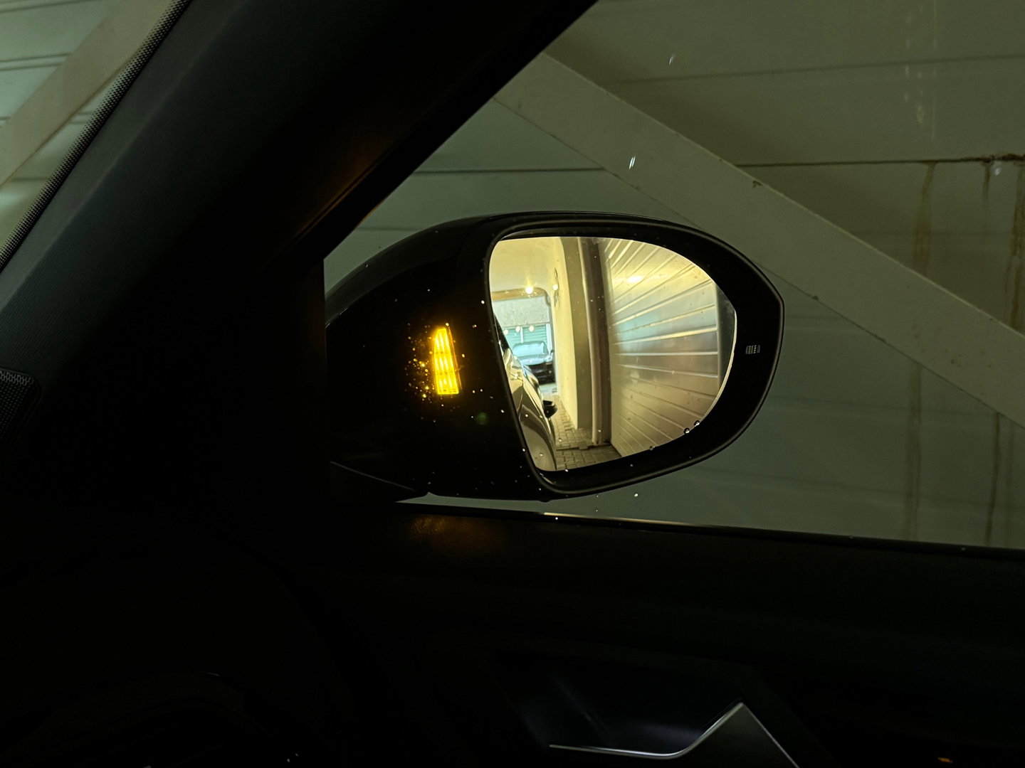 Volkswagen T-Roc 1.5 TSI R-Line Business+ Pano|IQ|Keyles|Cam