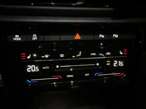 Volkswagen T-Roc 1.5 TSI R-Line Business+ Pano|IQ|Keyles|Cam