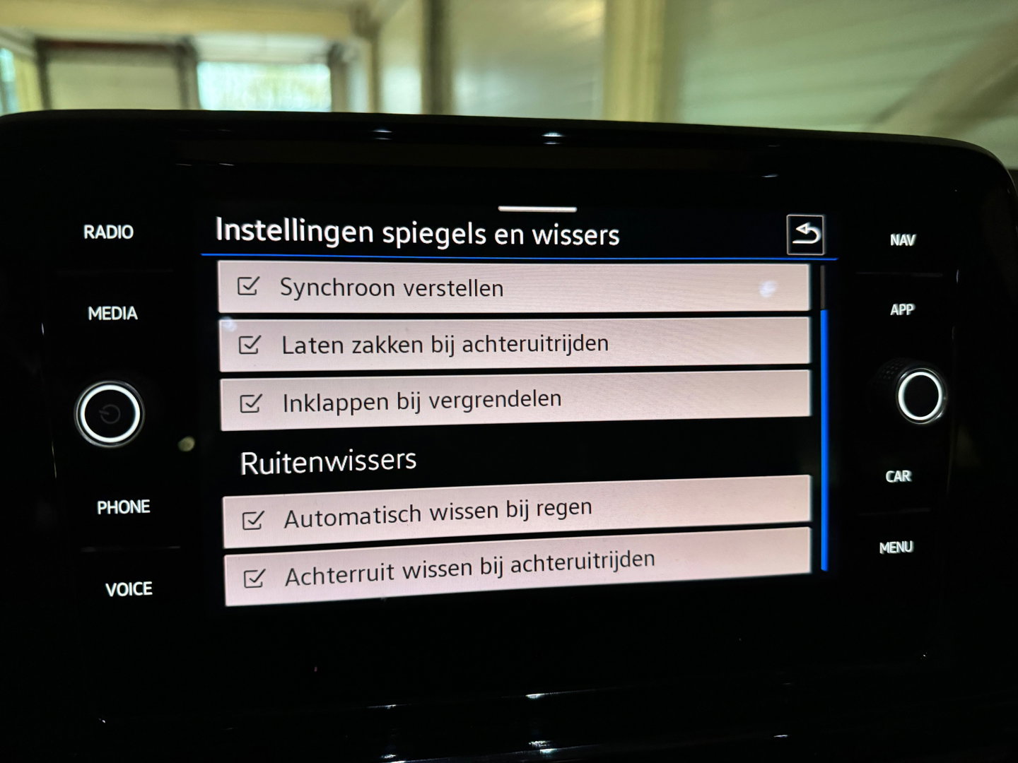 Volkswagen T-Roc 1.5 TSI R-Line Business+ Pano|IQ|Keyles|Cam