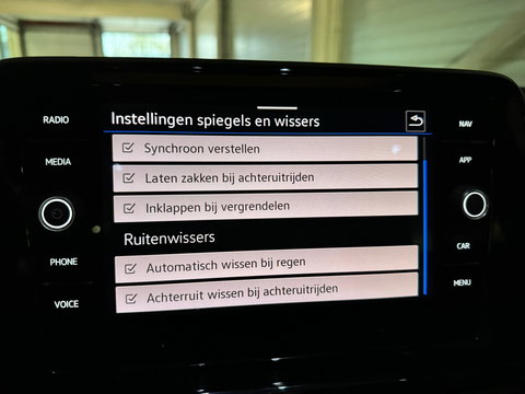 Volkswagen T-Roc 1.5 TSI R-Line Business+ Pano|IQ|Keyles|Cam