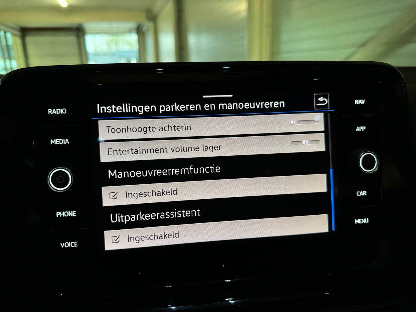 Volkswagen T-Roc 1.5 TSI R-Line Business+ Pano|IQ|Keyles|Cam