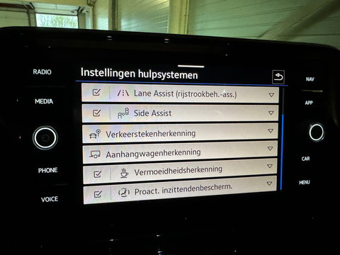 Volkswagen T-Roc 1.5 TSI R-Line Business+ Pano|IQ|Keyles|Cam