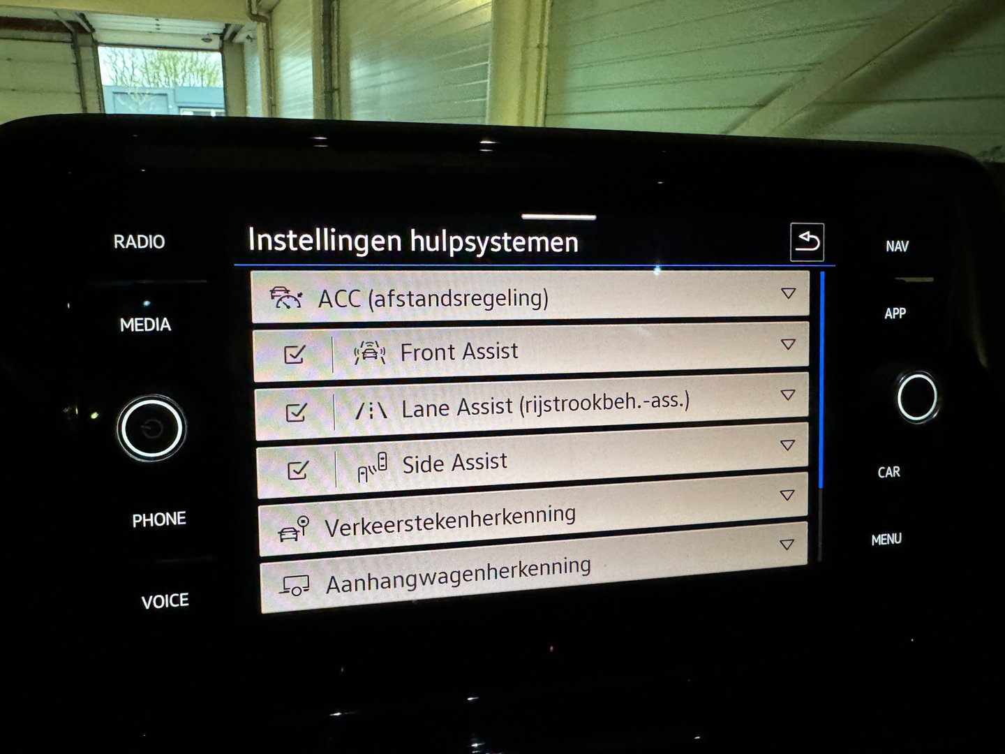 Volkswagen T-Roc 1.5 TSI R-Line Business+ Pano|IQ|Keyles|Cam