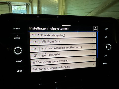 Volkswagen T-Roc 1.5 TSI R-Line Business+ Pano|IQ|Keyles|Cam