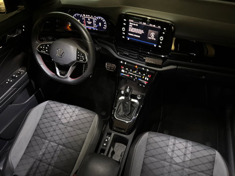 Volkswagen T-Roc 1.5 TSI R-Line Business+ Pano|IQ|Keyles|Cam