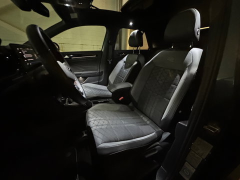 Volkswagen T-Roc 1.5 TSI R-Line Business+ Pano|IQ|Keyles|Cam