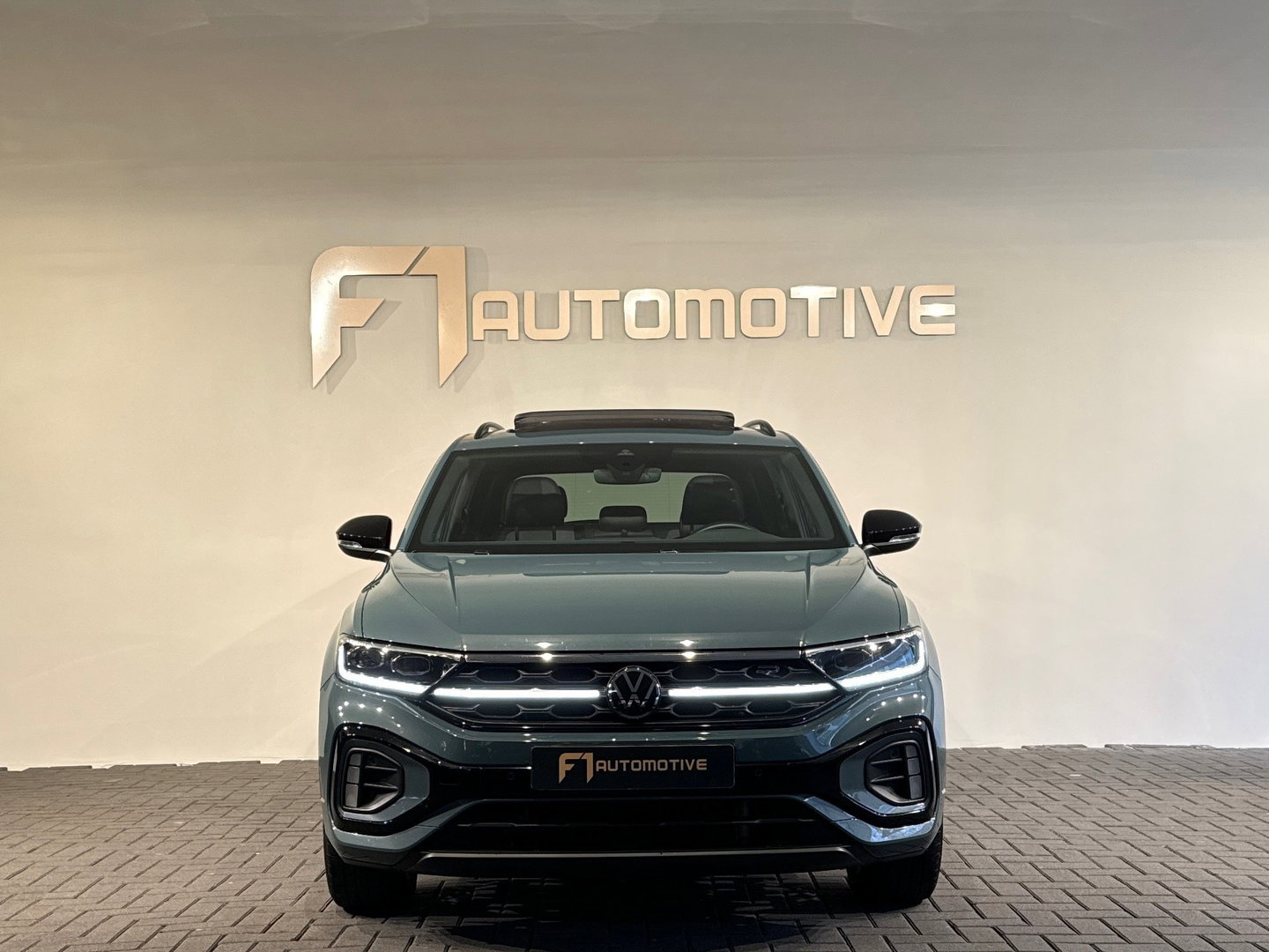 Volkswagen T-Roc 1.5 TSI R-Line Business+ Pano|IQ|Keyles|Cam