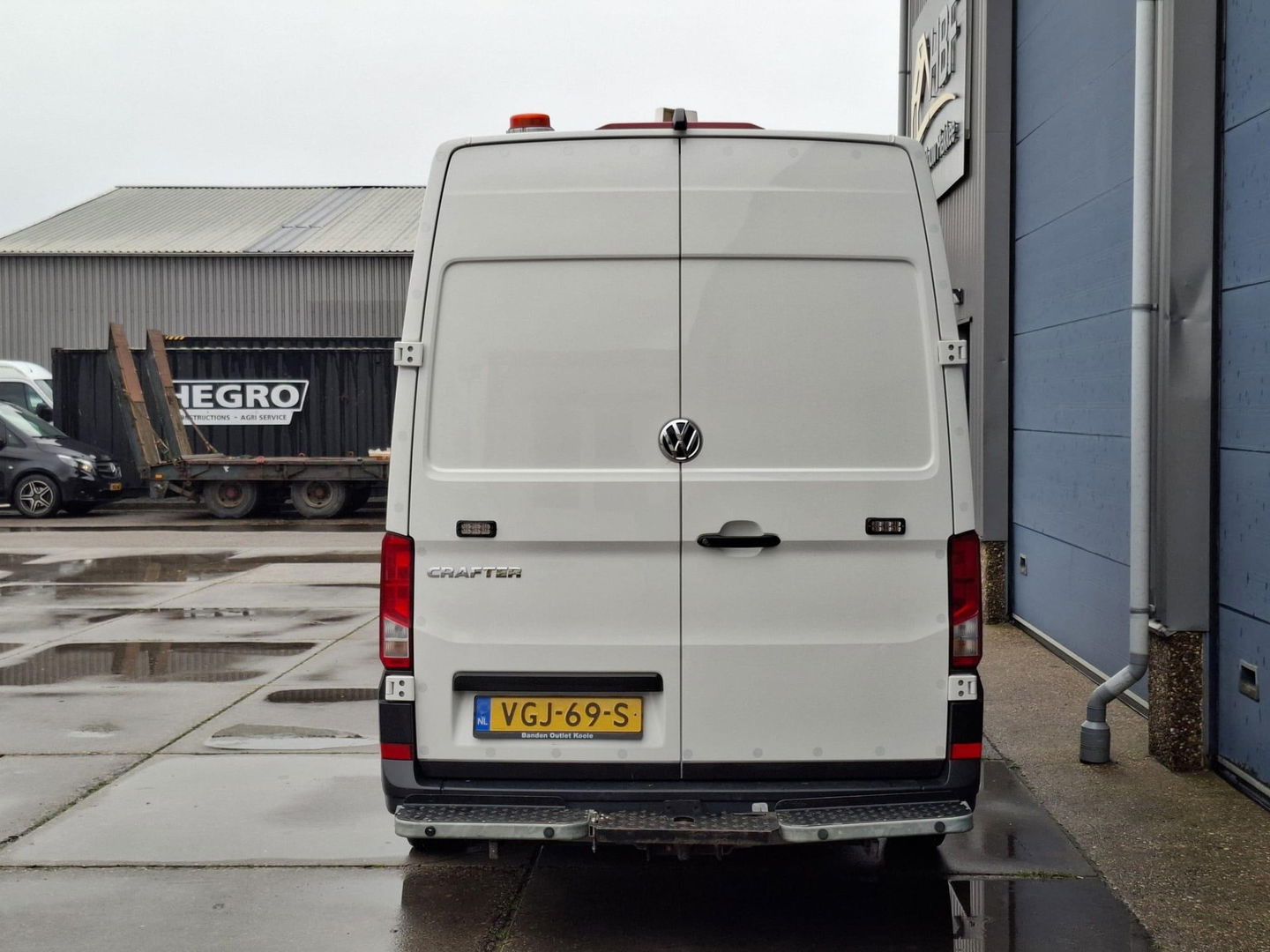 Volkswagen Crafter 35 2.0 TDI L3H3 Highline AUTOMAAT / STANDKACHEL / TREKHAAK / CARPLAY / NAVI