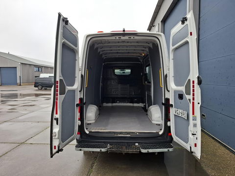 Volkswagen Crafter 35 2.0 TDI L3H3 Highline AUTOMAAT / STANDKACHEL / TREKHAAK / CARPLAY / NAVI