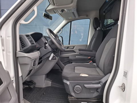 Volkswagen Crafter 35 2.0 TDI L3H3 Highline AUTOMAAT / STANDKACHEL / TREKHAAK / CARPLAY / NAVI
