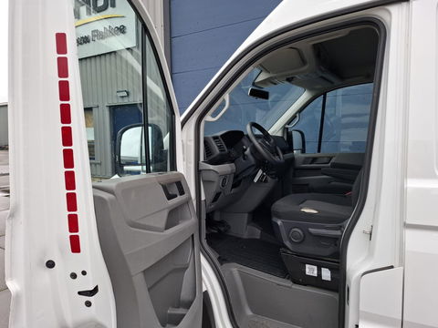 Volkswagen Crafter 35 2.0 TDI L3H3 Highline AUTOMAAT / STANDKACHEL / TREKHAAK / CARPLAY / NAVI