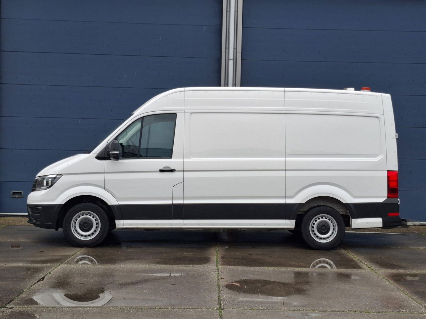 Volkswagen Crafter 35 2.0 TDI L3H3 Highline AUTOMAAT / STANDKACHEL / TREKHAAK / CARPLAY / NAVI