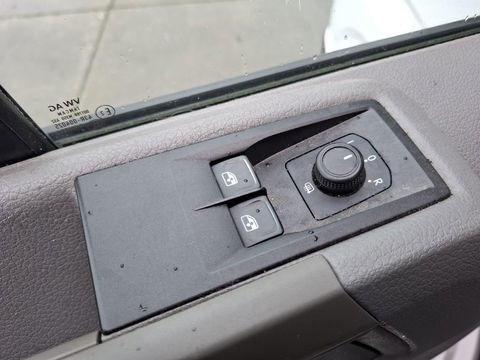 Volkswagen Crafter 35 2.0 TDI L3H3 Highline AUTOMAAT / STANDKACHEL / TREKHAAK / CARPLAY / NAVI