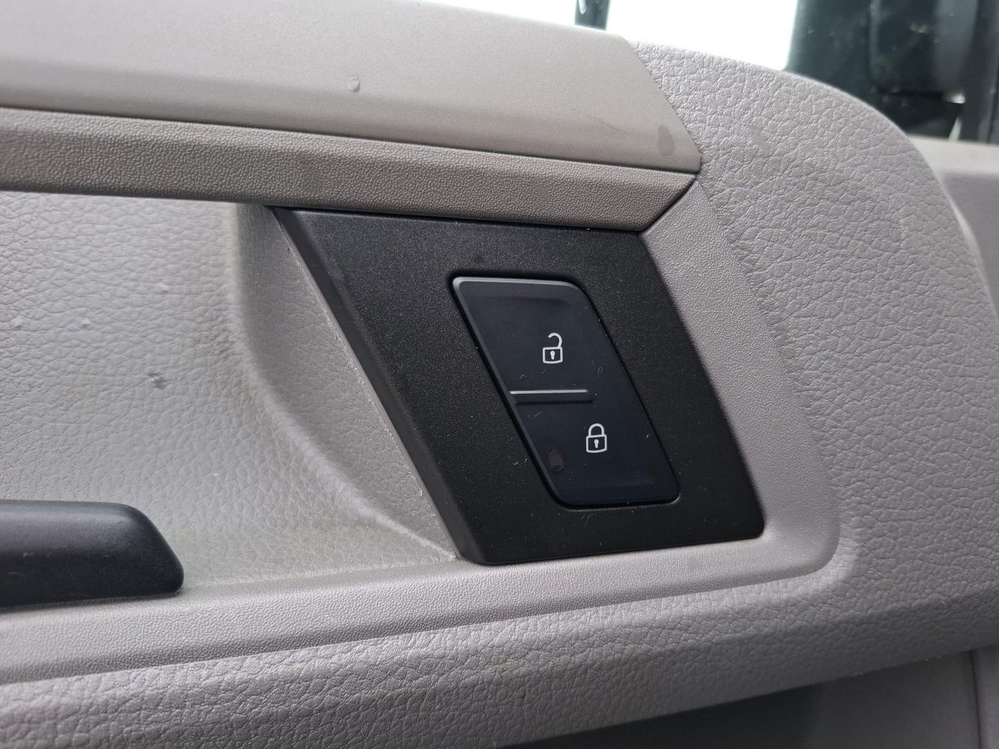 Volkswagen Crafter 35 2.0 TDI L3H3 Highline AUTOMAAT / STANDKACHEL / TREKHAAK / CARPLAY / NAVI