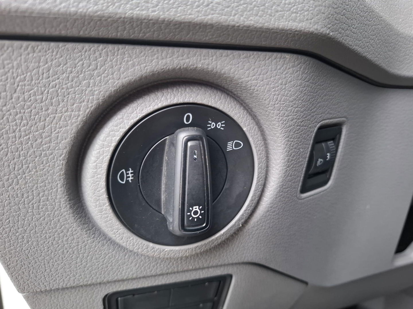 Volkswagen Crafter 35 2.0 TDI L3H3 Highline AUTOMAAT / STANDKACHEL / TREKHAAK / CARPLAY / NAVI