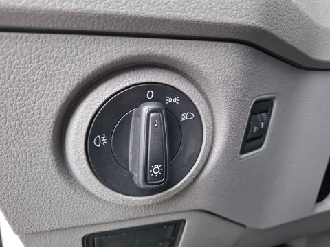 Volkswagen Crafter 35 2.0 TDI L3H3 Highline AUTOMAAT / STANDKACHEL / TREKHAAK / CARPLAY / NAVI