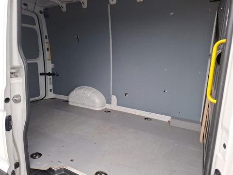 Volkswagen Crafter 35 2.0 TDI L3H3 Highline AUTOMAAT / STANDKACHEL / TREKHAAK / CARPLAY / NAVI