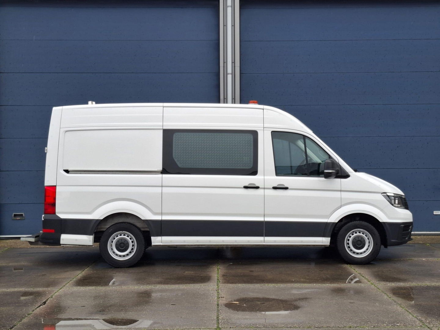 Volkswagen Crafter 35 2.0 TDI L3H3 Highline AUTOMAAT / STANDKACHEL / TREKHAAK / CARPLAY / NAVI