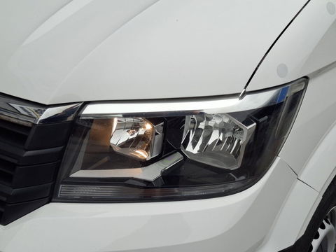 Volkswagen Crafter 35 2.0 TDI L3H3 Highline AUTOMAAT / STANDKACHEL / TREKHAAK / CARPLAY / NAVI