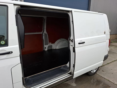 Volkswagen Transporter 2.0 TDI L2H1 Comfortline DUBBELE SCHUIFDEUR / TREKHAAK / EURO 6 / AIRCO / 3 ZITS