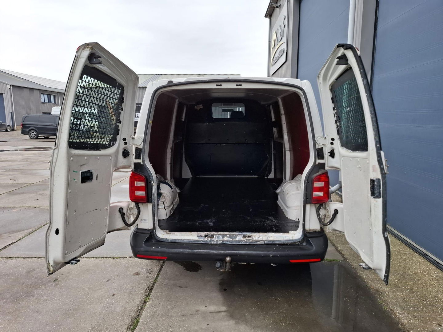 Volkswagen Transporter 2.0 TDI L2H1 Comfortline DUBBELE SCHUIFDEUR / TREKHAAK / EURO 6 / AIRCO / 3 ZITS