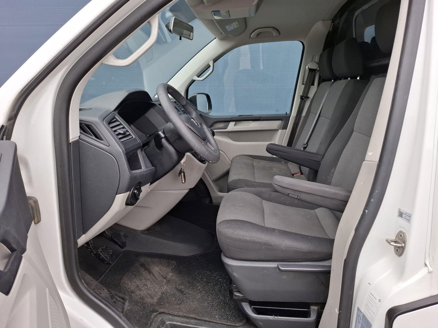 Volkswagen Transporter 2.0 TDI L2H1 Comfortline DUBBELE SCHUIFDEUR / TREKHAAK / EURO 6 / AIRCO / 3 ZITS
