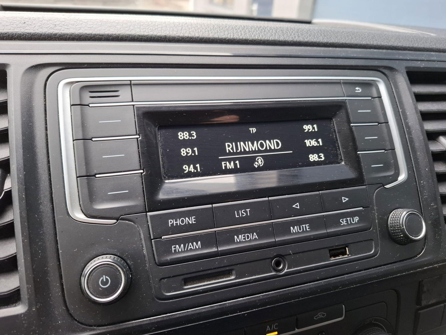 Volkswagen Transporter 2.0 TDI L2H1 Comfortline DUBBELE SCHUIFDEUR / TREKHAAK / EURO 6 / AIRCO / 3 ZITS