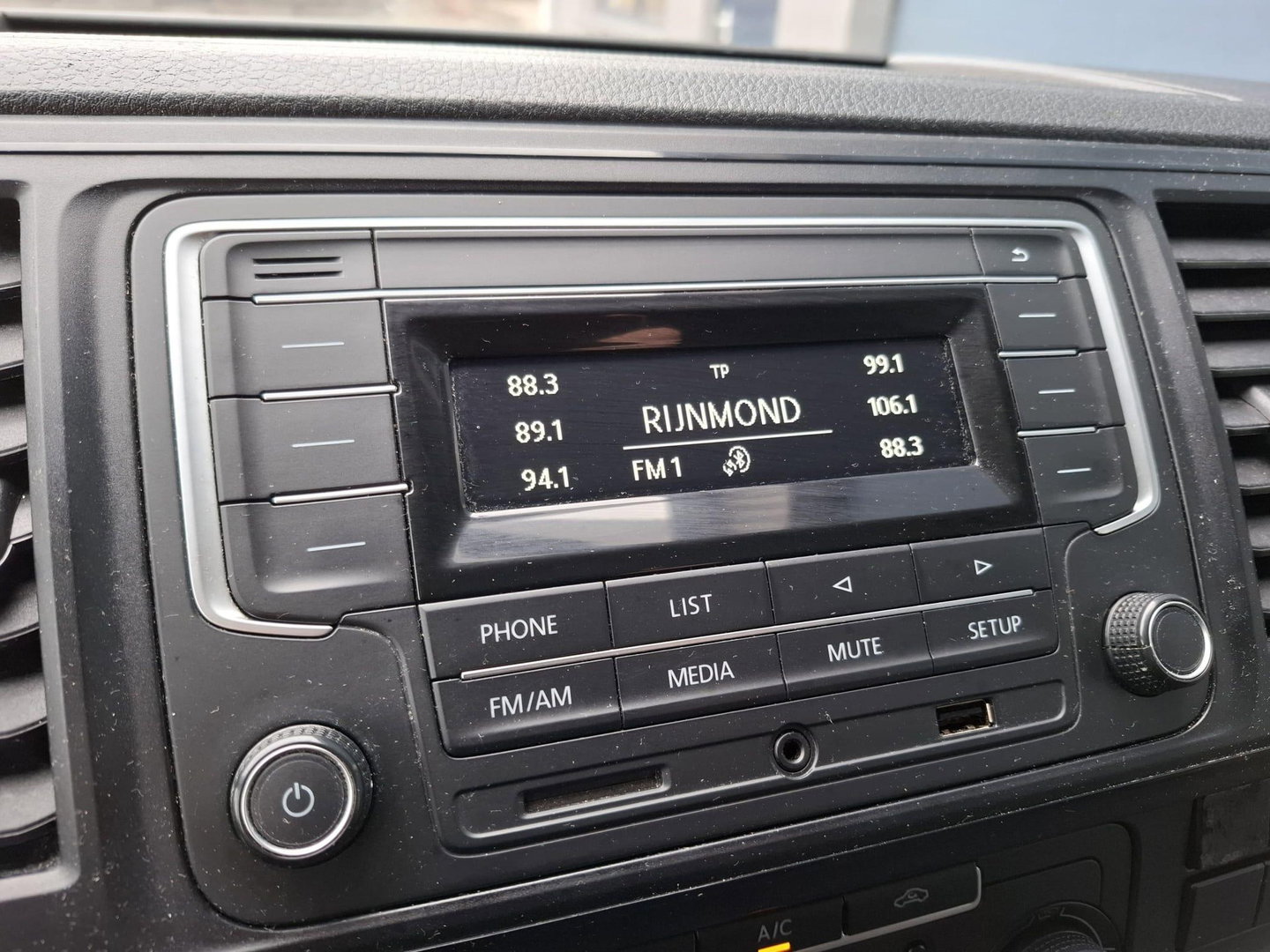 Volkswagen Transporter 2.0 TDI L2H1 Comfortline DUBBELE SCHUIFDEUR / TREKHAAK / EURO 6 / AIRCO / 3 ZITS