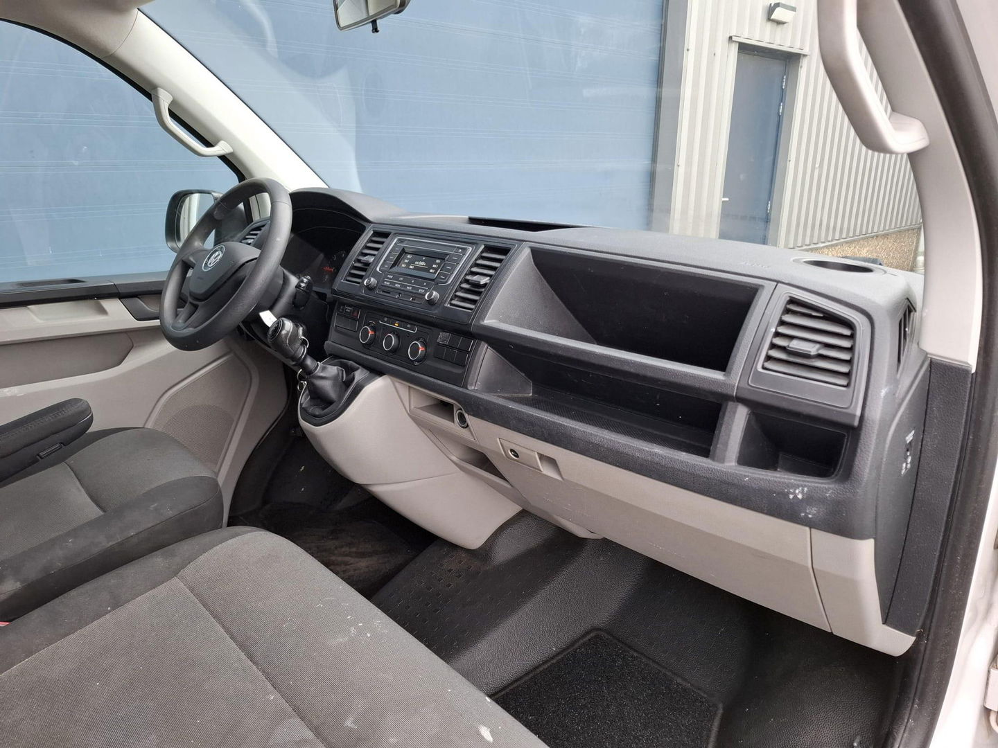 Volkswagen Transporter 2.0 TDI L2H1 Comfortline DUBBELE SCHUIFDEUR / TREKHAAK / EURO 6 / AIRCO / 3 ZITS