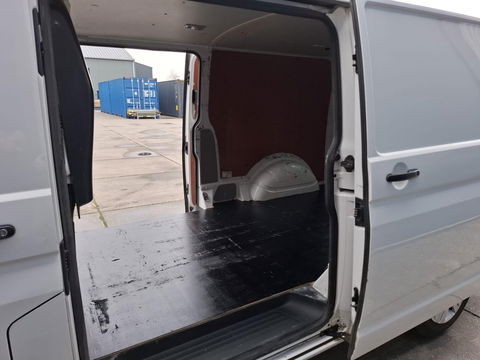 Volkswagen Transporter 2.0 TDI L2H1 Comfortline DUBBELE SCHUIFDEUR / TREKHAAK / EURO 6 / AIRCO / 3 ZITS
