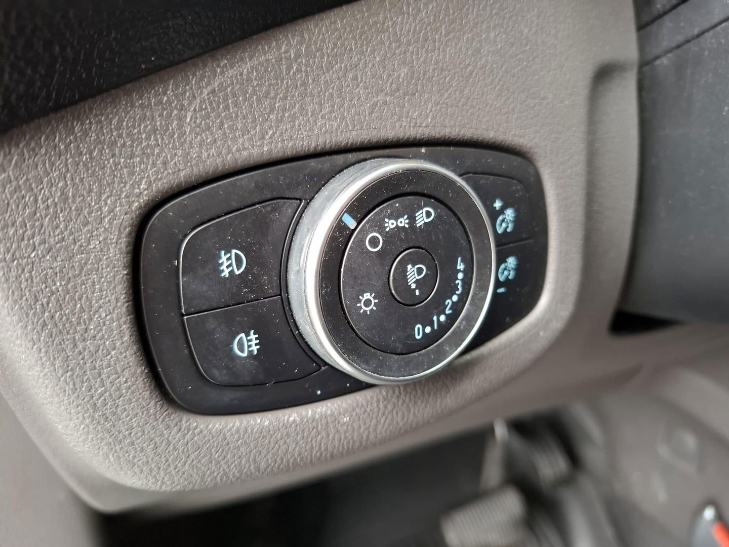 Ford Transit Connect 1.5 EcoBlue L2 Trend AUTOMAAT / CARPLAY / TREKHAAK / CRUISE CONTROLE / NAVI