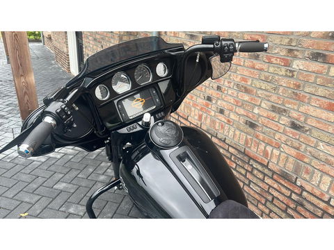 Harley Davidson 103 FLHX Street Glide Black Out Streetglide Special Paint CVO FLHTCU