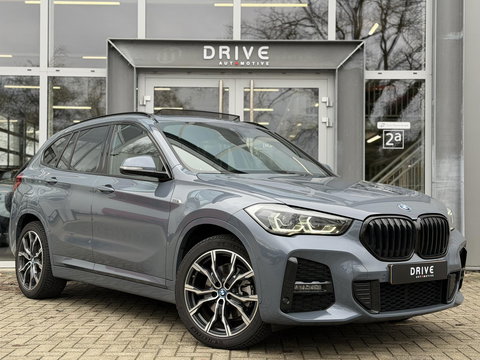 BMW X1 xDrive25e Bus Ed Plus M-Sport |Pano|HUD|HiFi|Cam|Sfeer|19"|Storm Bay|