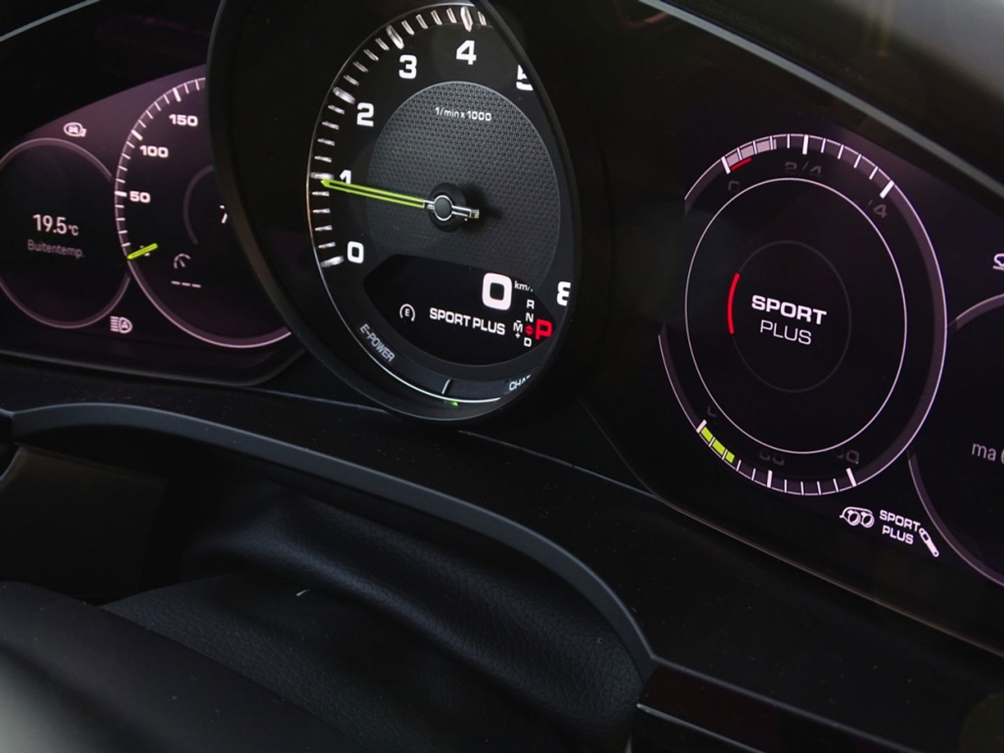 Porsche Cayenne 3.0 E-Hybrid 462PK / Platinum Edit. / 2022 / 360°