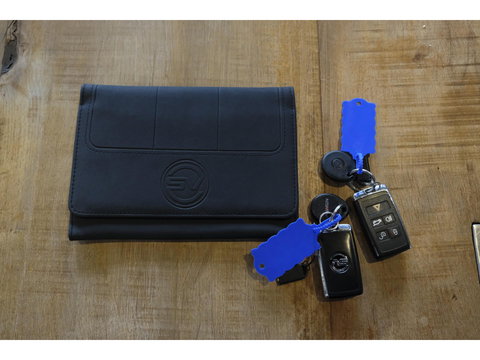 Land Rover Range Rover Sport P575 SVR 575pk Panoramadak *BTW* Carbon pakket Head-up Softclose 24" LMV Vossen