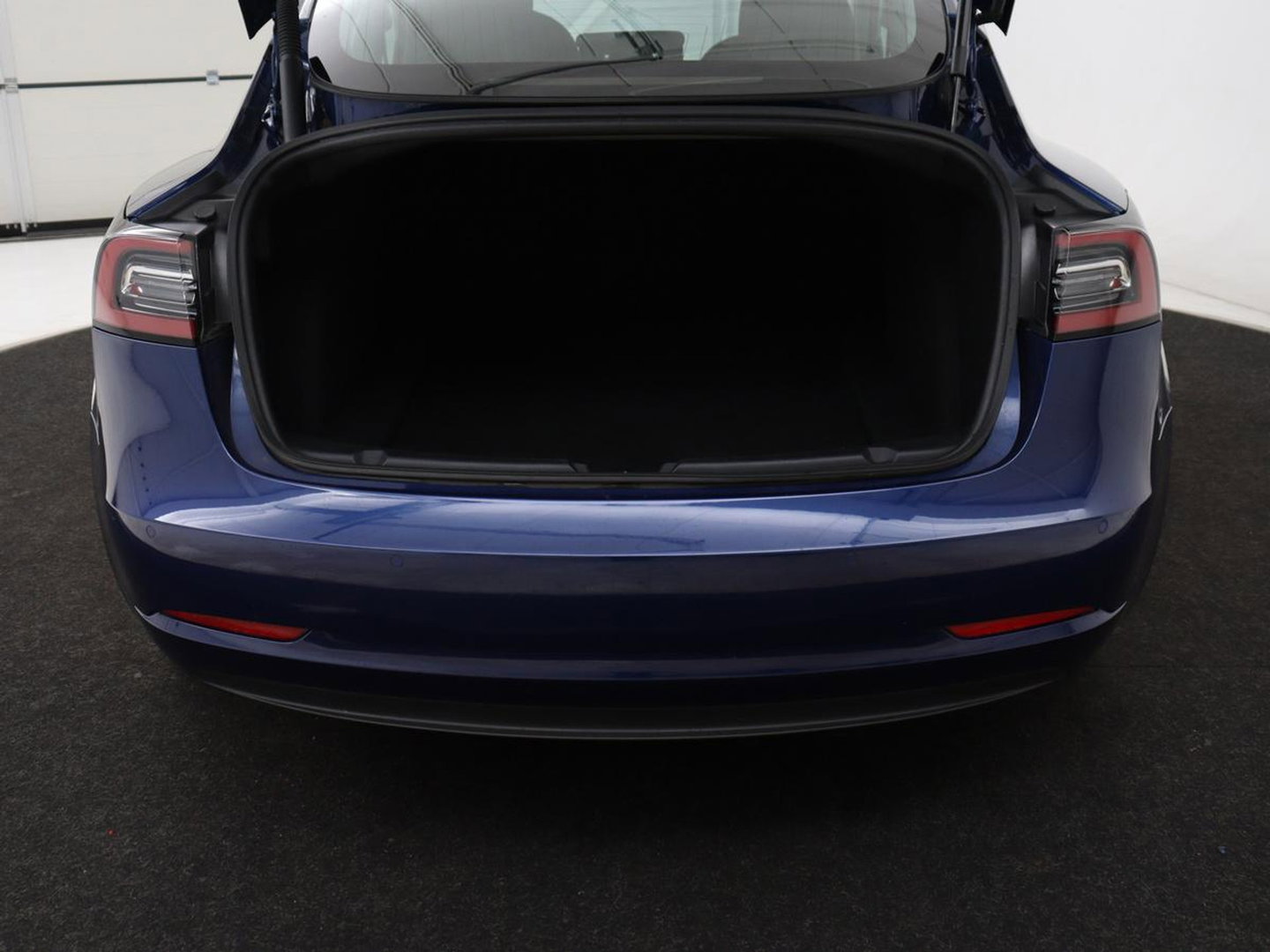 Tesla Model 3 Long Range AWD 75 kWh | Panoramadak | Autopilot | Achterbankverwarming | Leder | Camera | Keyless | Full LED | Navigatie | Stoelverwarming
