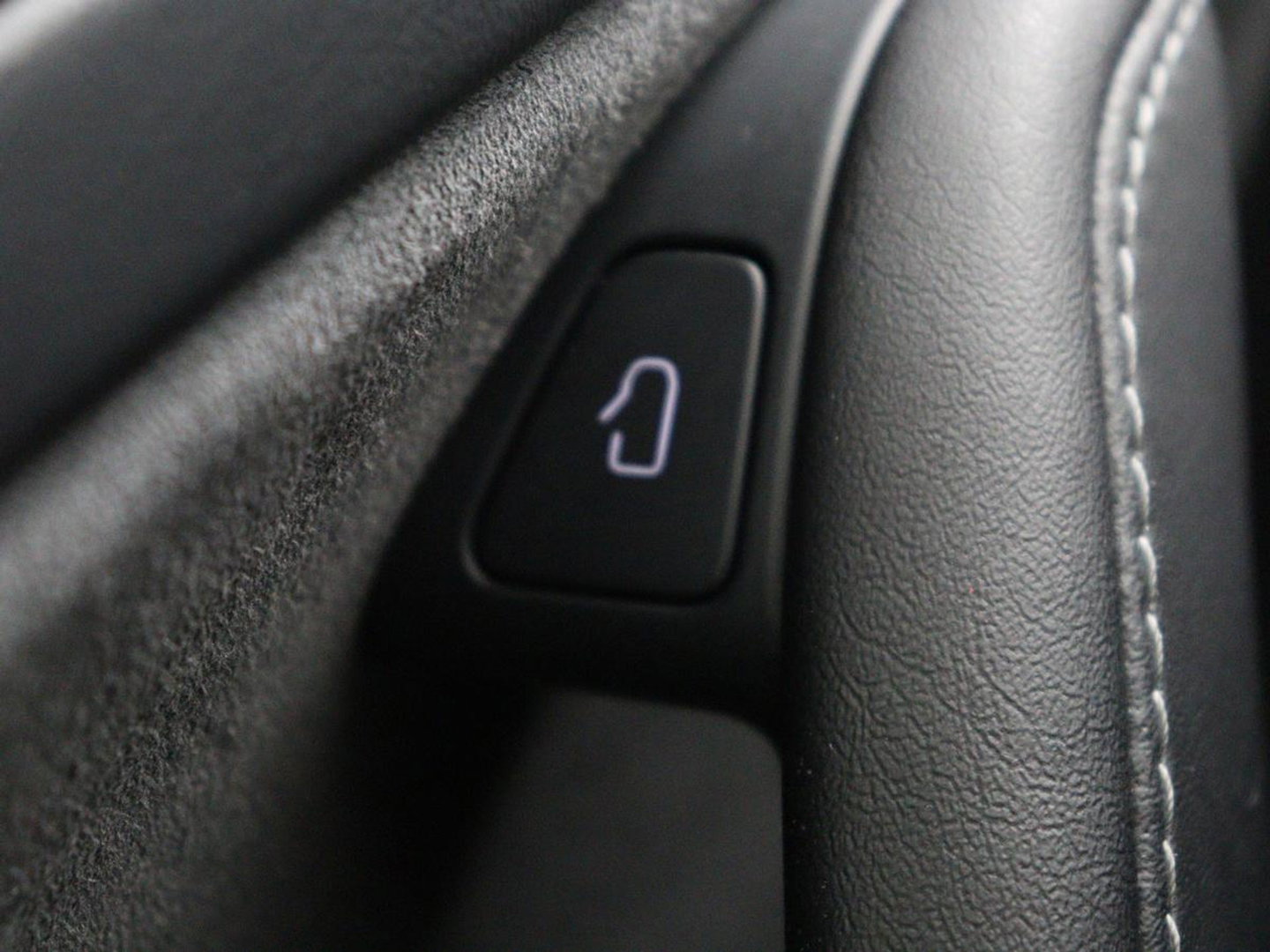 Tesla Model 3 Long Range AWD 75 kWh | Panoramadak | Autopilot | Achterbankverwarming | Leder | Camera | Keyless | Full LED | Navigatie | Stoelverwarming