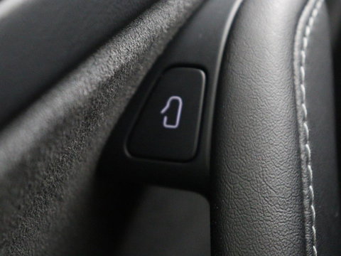 Tesla Model 3 Long Range AWD 75 kWh | Panoramadak | Autopilot | Achterbankverwarming | Leder | Camera | Keyless | Full LED | Navigatie | Stoelverwarming