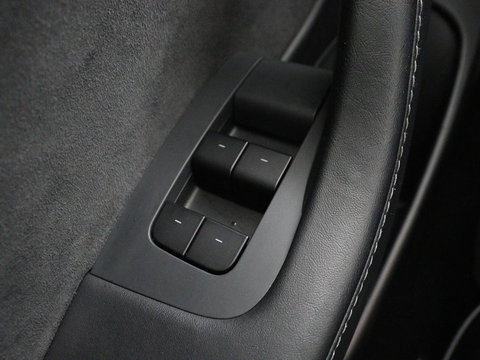 Tesla Model 3 Long Range AWD 75 kWh | Panoramadak | Autopilot | Achterbankverwarming | Leder | Camera | Keyless | Full LED | Navigatie | Stoelverwarming