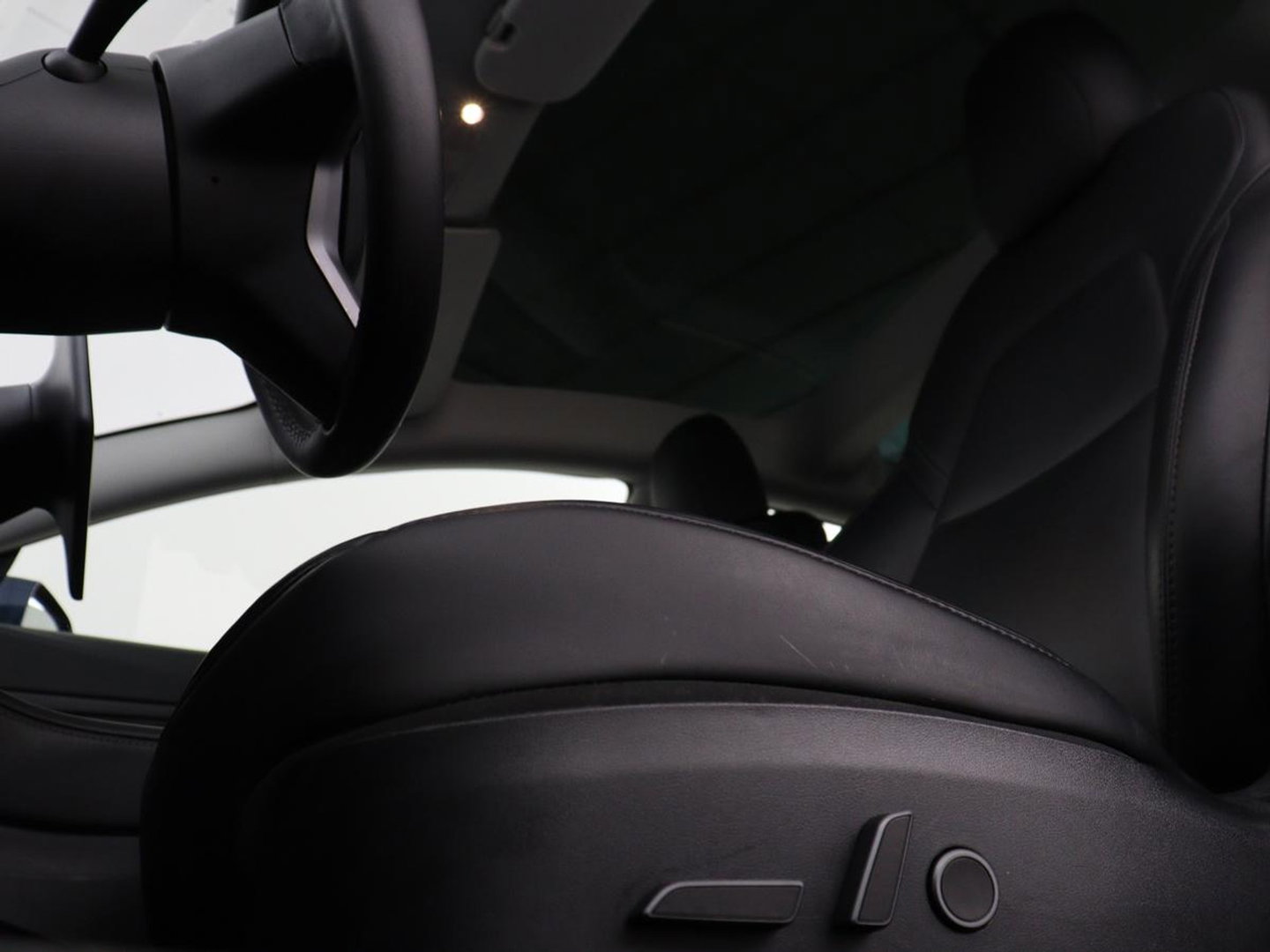 Tesla Model 3 Long Range AWD 75 kWh | Panoramadak | Autopilot | Achterbankverwarming | Leder | Camera | Keyless | Full LED | Navigatie | Stoelverwarming