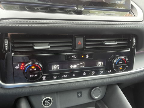 Nissan QASHQAI 1.3 MHEV Xtronic N-Connecta | 3D Camera | Head-Up Display | Apple Carplay | Android Auto | Dodehoeksensor | Adaptieve Cruise Control | Lane Assist | Stuurwielverwarming | DAB+ |